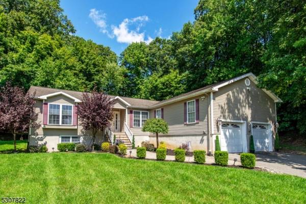 397 Riverview Dr,  Totowa Boro,  NJ 07512