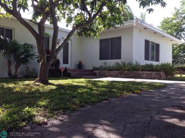 817 NE 37th St, Oakland Park, FL 33334