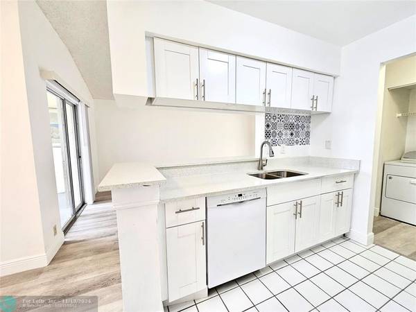 Coral Springs, FL 33076,9955 Westview Dr  #227