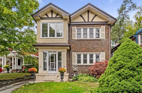 106 Glendonwynne RD #Mn Flr, Toronto W02, ON M6P 3E4