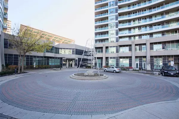 33 Elm DR #303, Mississauga, ON L5B 4M2