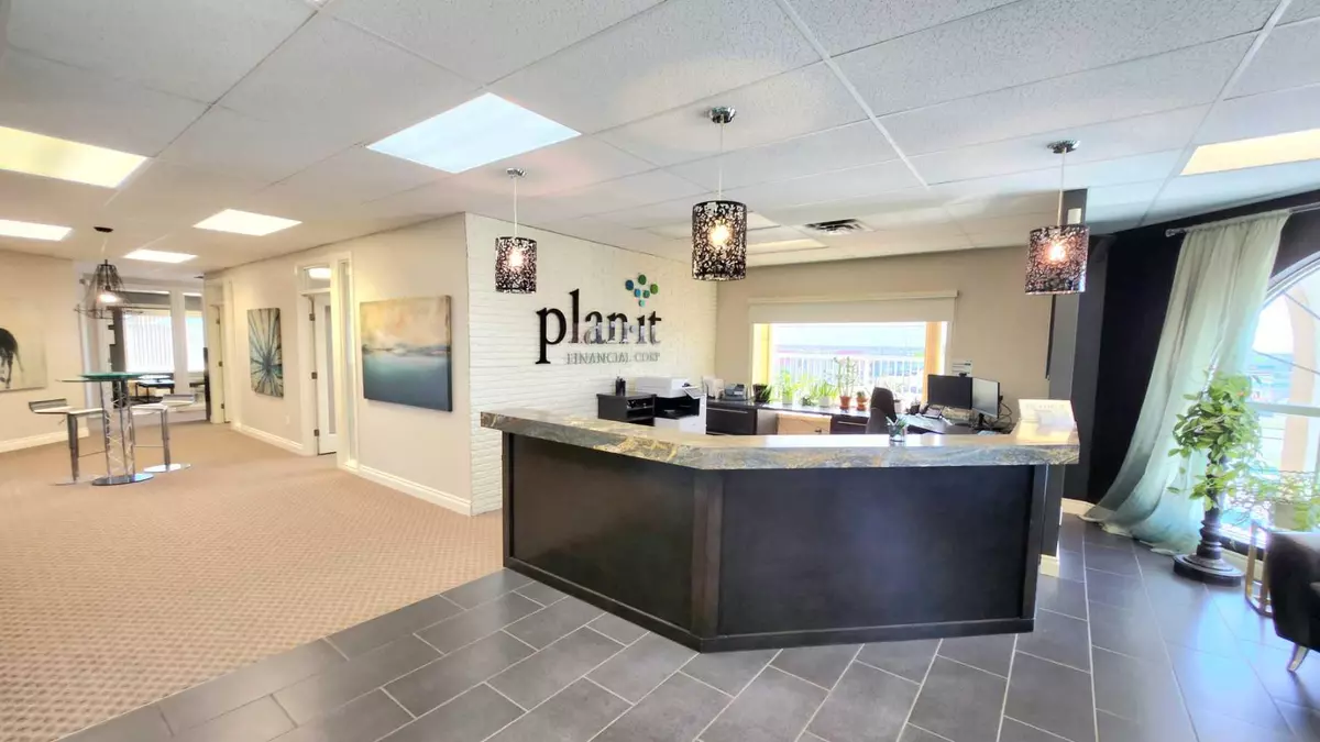 Grande Prairie, AB T8V 7T5,10011 92 ST #300