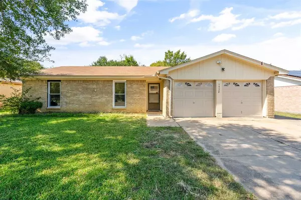 1528 Warren Lane, Fort Worth, TX 76112