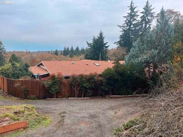 33721 MOUNT TOM DR, Harrisburg, OR 97446