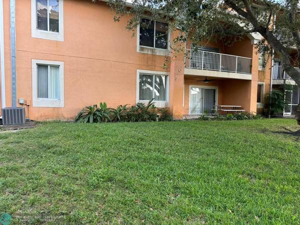 Davie, FL 33314,6992 SW 39th St  #106-I