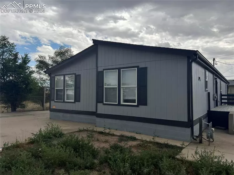 2832 E 14th ST, Pueblo, CO 81001