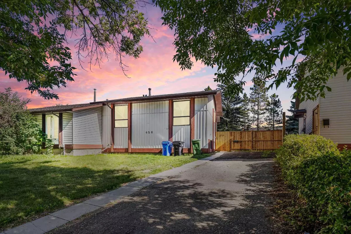 Calgary, AB T1Y 3E9,456 Whitehill PL Northeast