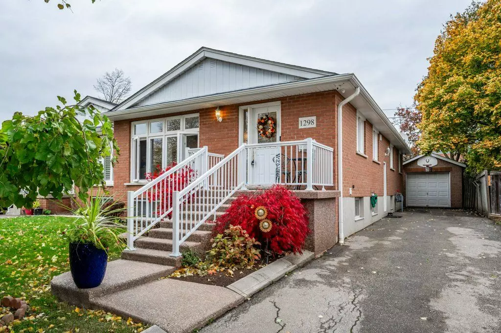 Oakville, ON L6H 2A4,1298 Napier CRES