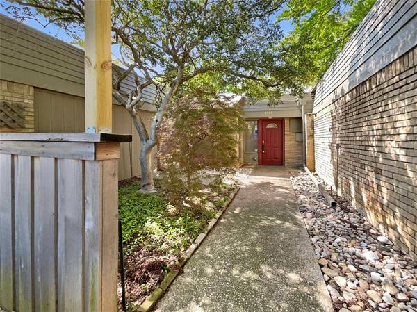 8308 Southmeadow Circle,  Dallas,  TX 75231