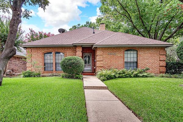 3842 Foxfire Drive,  Arlington,  TX 76017