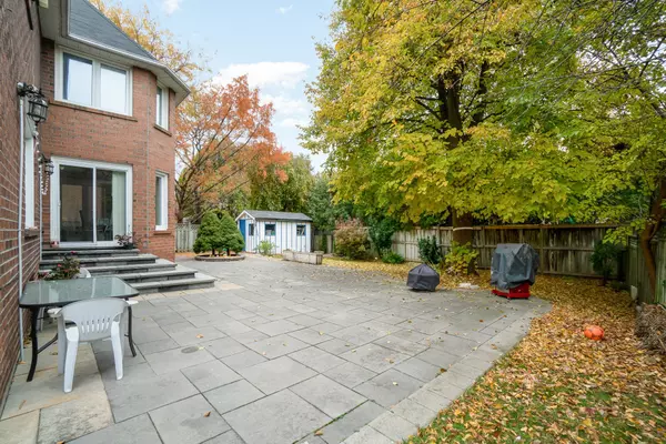 Mississauga, ON L5H 3Z4,1628 Tipperary CT W