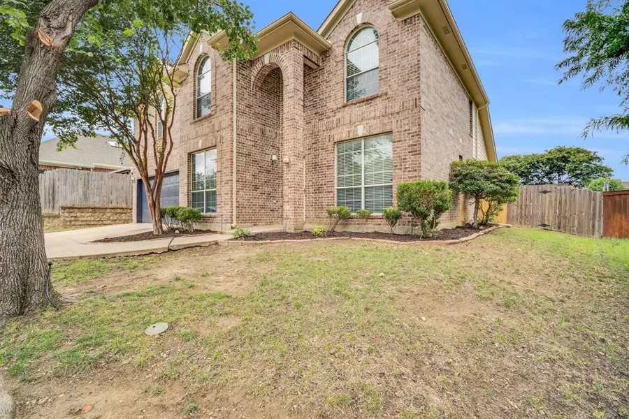 805 Hickory Street, Burleson, TX 76028