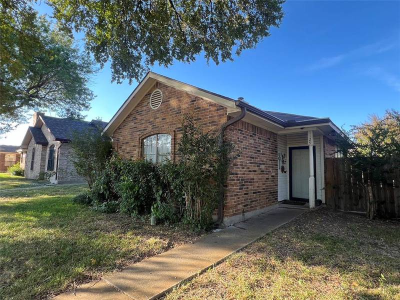 1129 Sandalwood Lane, Desoto, TX 75115