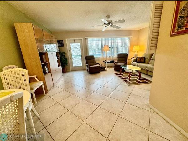 Deerfield Beach, FL 33442,342 Oakridge S  #342