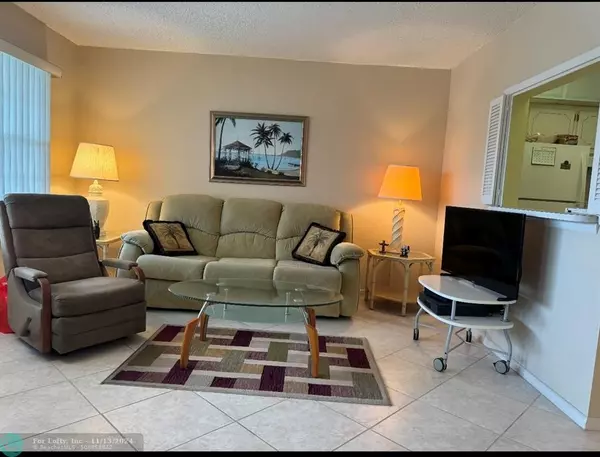 Deerfield Beach, FL 33442,342 Oakridge S  #342