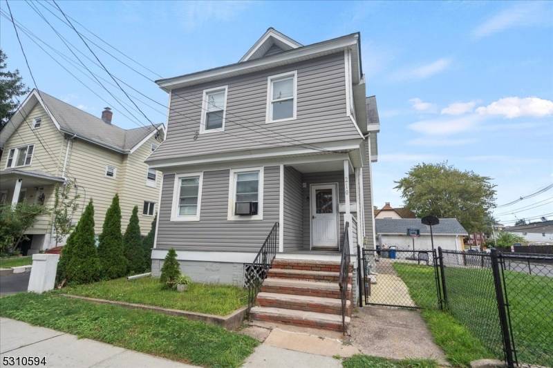 210 Lincoln Pl, Garfield City, NJ 07026