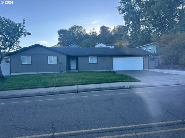 198 LITTLE VALLEY RD, Roseburg, OR 97471