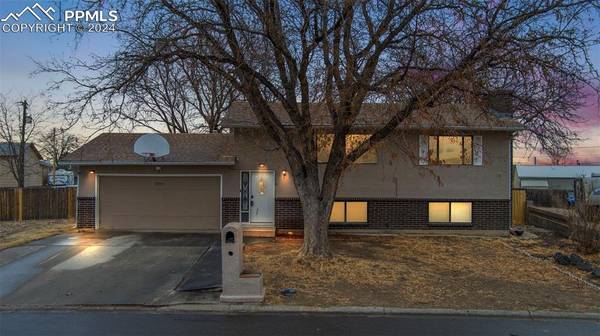 2051 Carmela RD, Pueblo, CO 81006