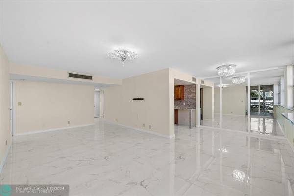 Hallandale Beach, FL 33009,100 Golden Isles Dr  #312