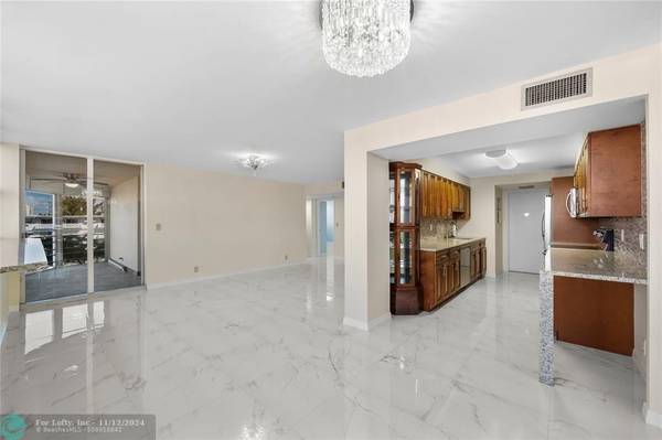 Hallandale Beach, FL 33009,100 Golden Isles Dr  #312