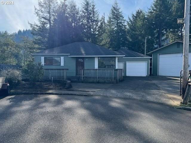 698 E ALDER PL, Reedsport, OR 97467