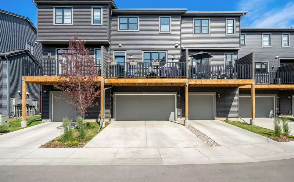 53 Spring Willow Close Southwest, Calgary, AB T3H 6E8