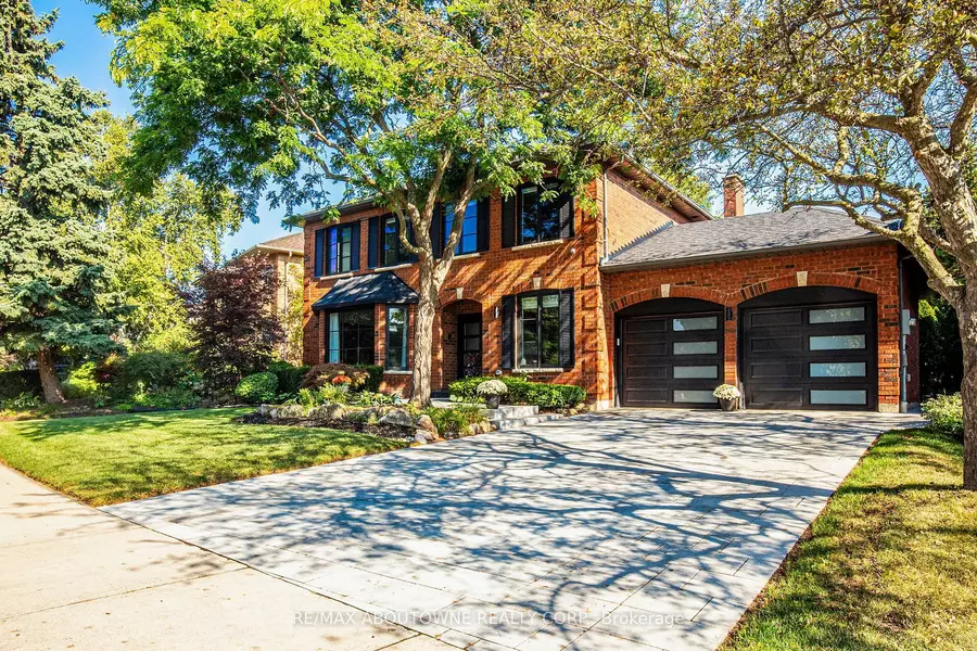 1319 Greeneagle DR, Oakville, ON L6M 2N1