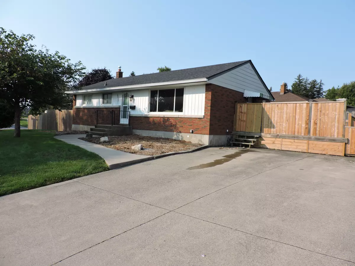 Niagara Falls, ON L2J 2H5,3137 Kingswood CRES #lower