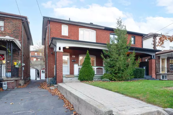 82 Roseneath GDNS,  Toronto C03,  ON M6C 3X6