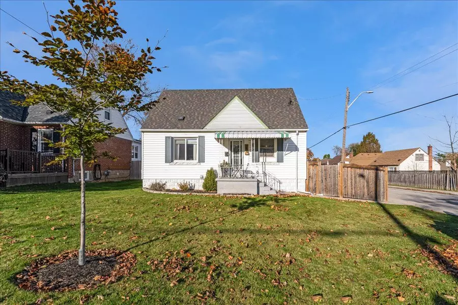 29 Montrose AVE, Hamilton, ON L8K 4X8