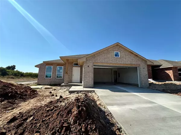 1121 Acacia Creek Drive, Yukon, OK 73099