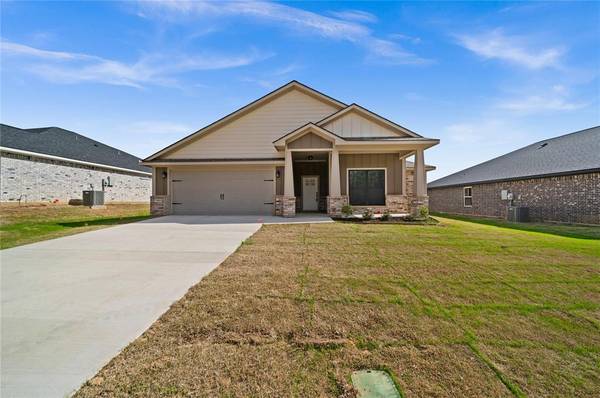 16221 Crossing Circle, Lindale, TX 75771