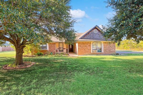 902 Clearview Street,  Krum,  TX 76249