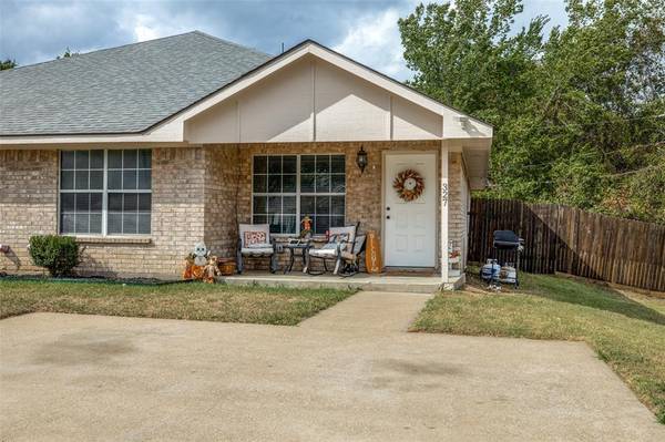 Mansfield, TX 76063,327 Shady Valley Drive