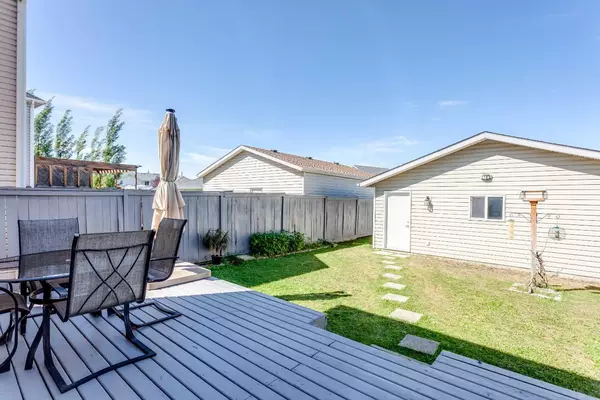 Calgary, AB T2Y 4C8,142 Bridleridge CIR SW