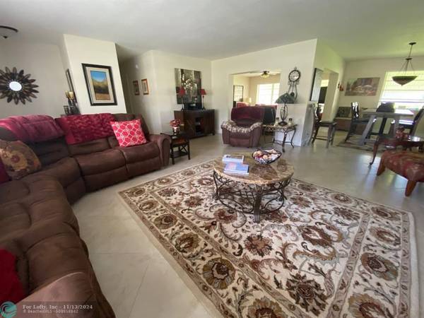 Plantation, FL 33317,7218 E Tropical Way