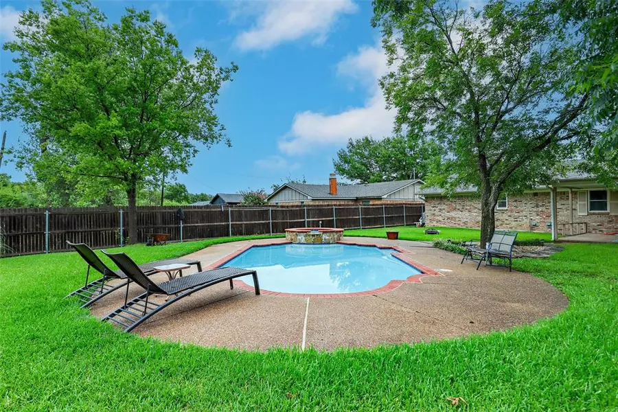 909 Keller Avenue, Benbrook, TX 76126