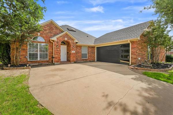 5831 Lorenzo Drive,  Grand Prairie,  TX 75052