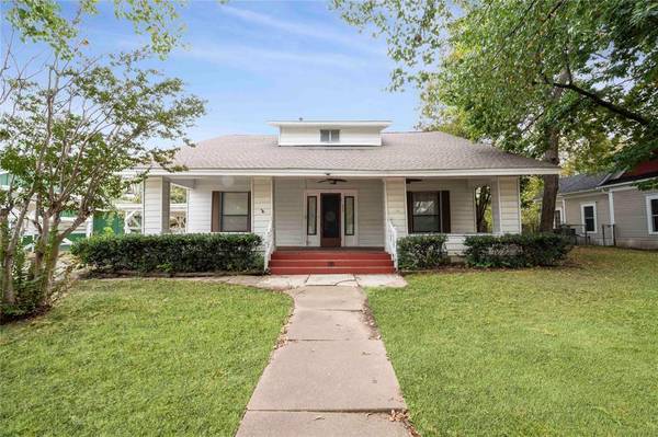 407 W Maple Street, Whitewright, TX 75491