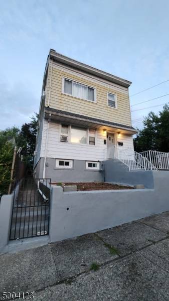 129 E 22nd St, Paterson City, NJ 07514