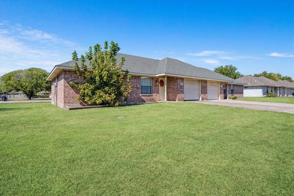 Bonham, TX 75418,2105-2107 Albert Broadfoot