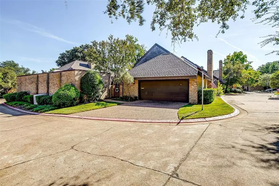 4221 Brook Tree Drive, Fort Worth, TX 76109