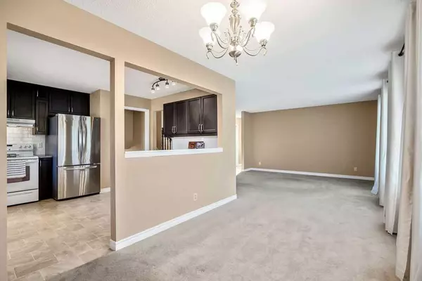 Calgary, AB T3K 1X1,132 Beaconsfield WAY NW