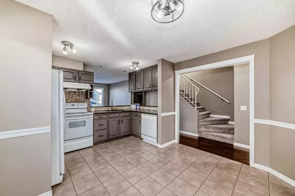 Calgary, AB T3K 2W9,56 Sandstone RD NW