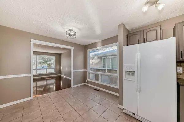 Calgary, AB T3K 2W9,56 Sandstone RD NW