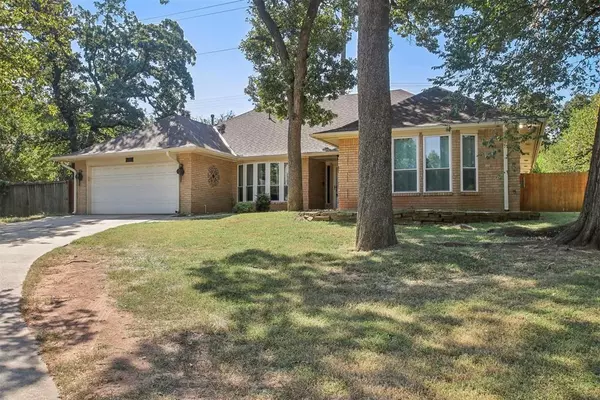 Edmond, OK 73013,1216 Ridgecrest Road