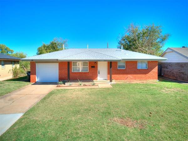 720 N Dallas Avenue, Moore, OK 73160