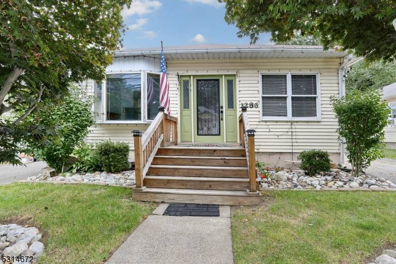 1286 Ringwood Ave, Wanaque Boro, NJ 07420