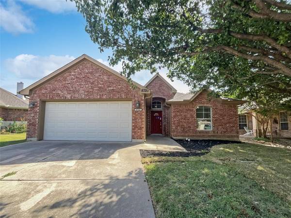 8720 Lariat Circle,  Fort Worth,  TX 76244