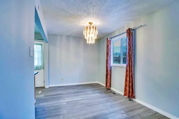 Calgary, AB T2J4P6,515 Queensland CIR SE